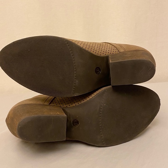 STEVE MADDEN Amerisa Leather Booties Boot Brown Block Heel Sz 8 Taupe Perforated - Picture 5 of 9